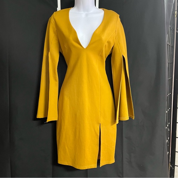Fashion nova’s “ more than enough slit” dress size small - Picture 6 of 9